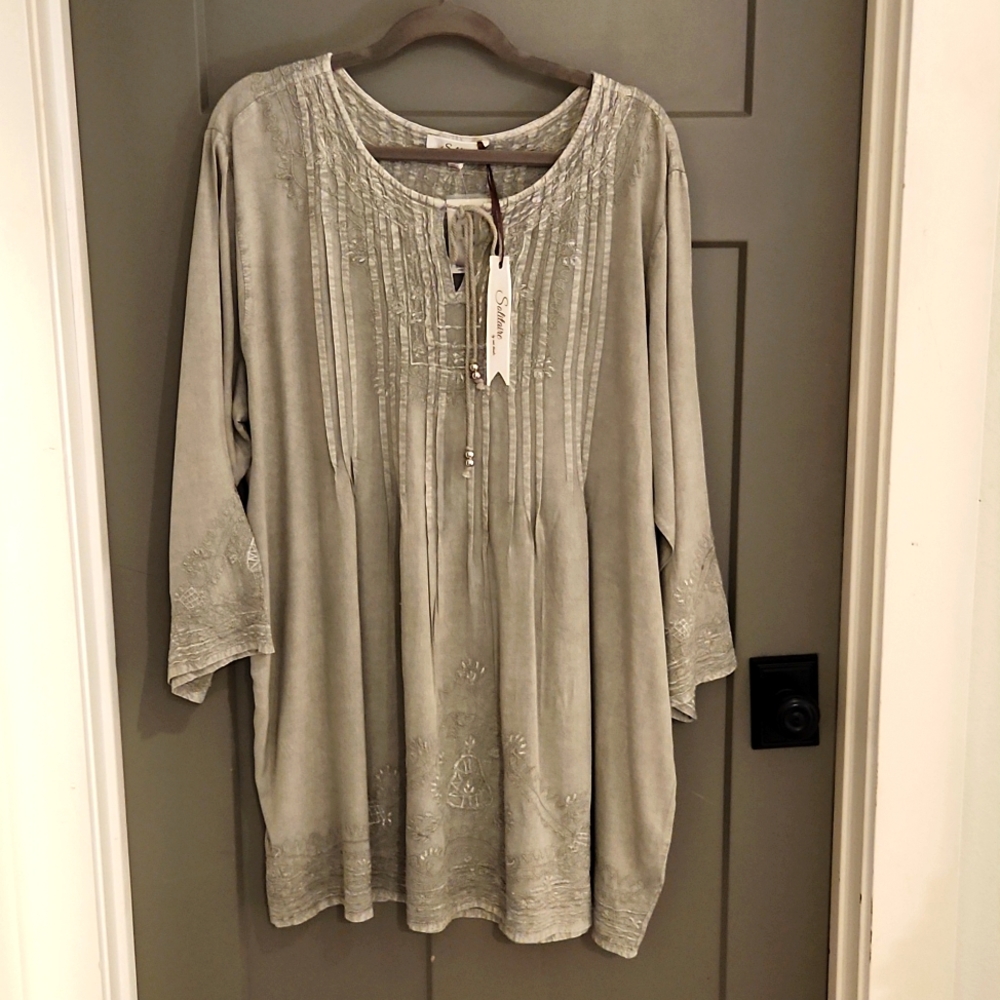NEW Embroidered BLOUSE - NEW size 1X.